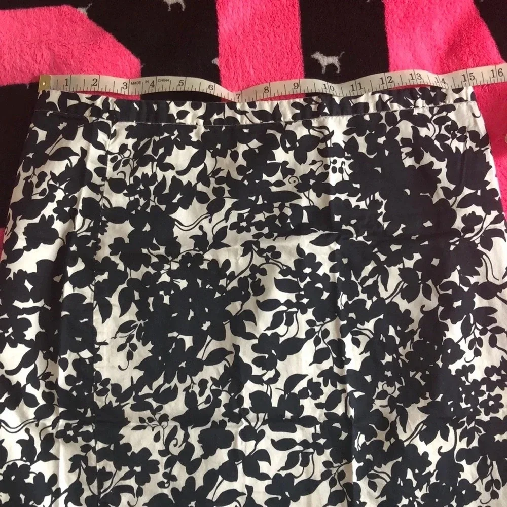 Old Navy Floral Knee length pencil skirt size 4